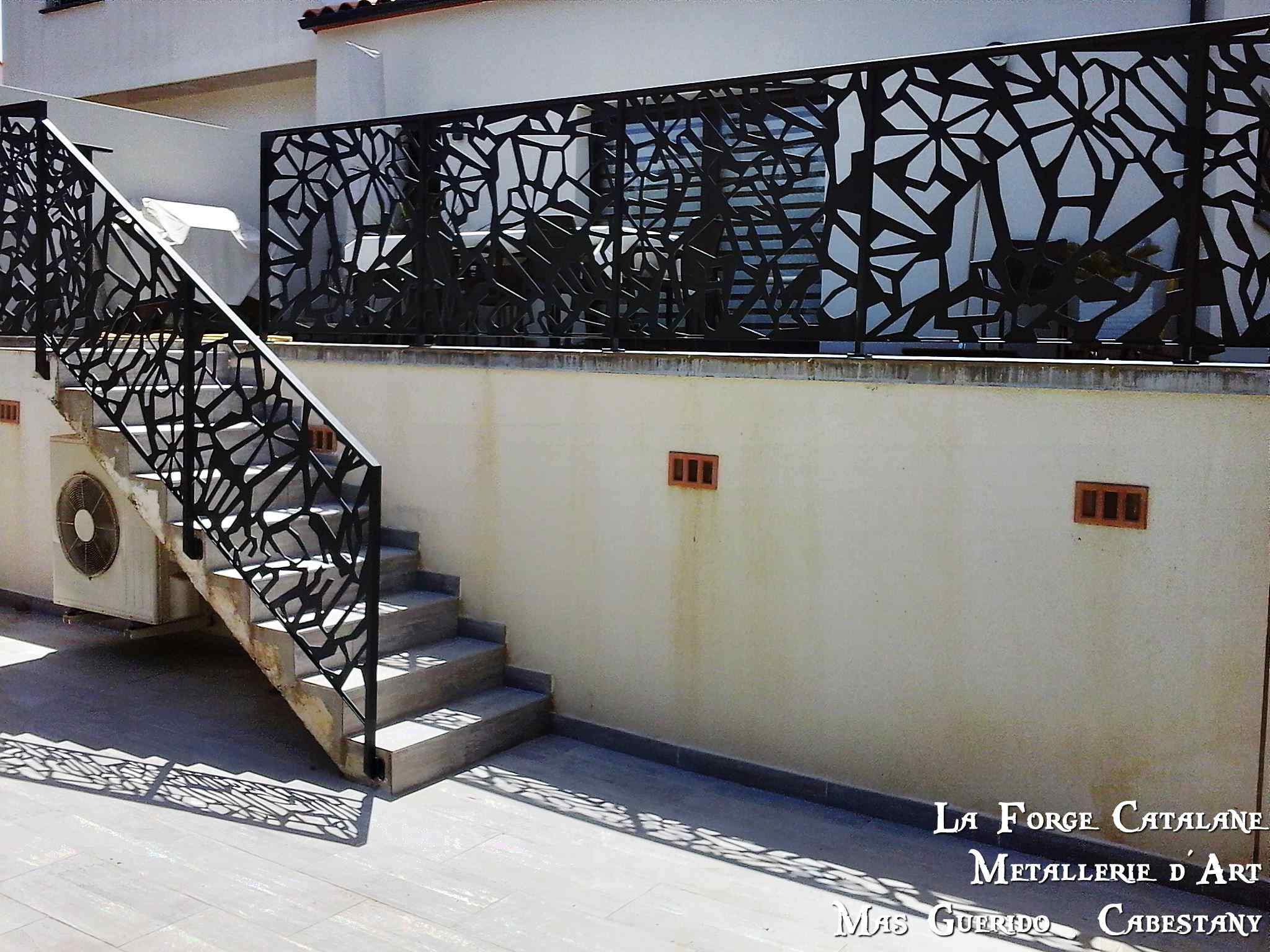 garde corps decoupe laser motif moderne vegetal fleurs forge catalane 2.jpg